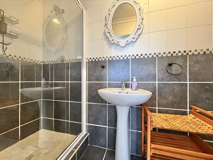 2 Bedroom Property for Sale in Wavecrest Eastern Cape